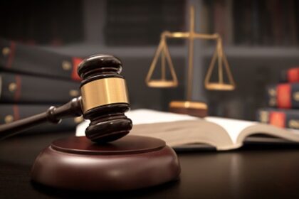 நீதிமன்றம்