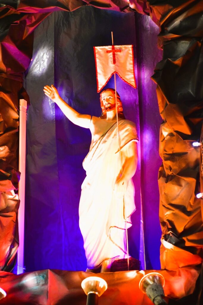 மன்னார் தூய செபஸ்தியார் பேராலயத்தில் பாதுகாப்புக்கு மத்தியில் இடம்பெற்ற ஈஸ்டர் நள்ளிரவு திருப்பலி. 4 WhatsApp Image 2025 04 20 at 10.45.15 bd40dd6f