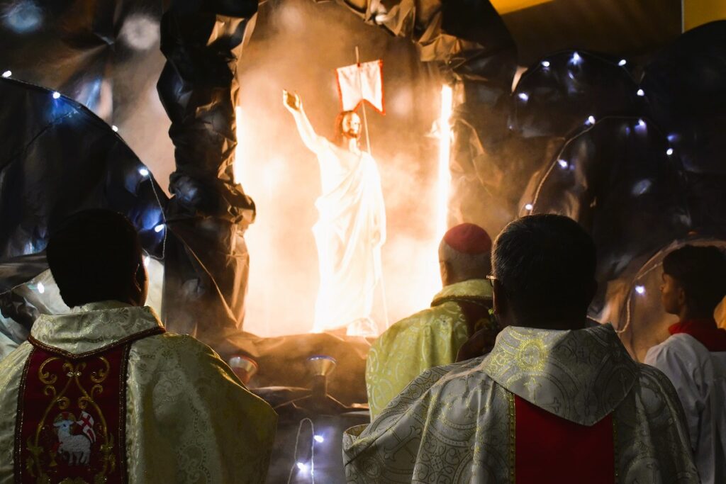 மன்னார் தூய செபஸ்தியார் பேராலயத்தில் பாதுகாப்புக்கு மத்தியில் இடம்பெற்ற ஈஸ்டர் நள்ளிரவு திருப்பலி. 12 WhatsApp Image 2025 04 20 at 10.45.19 508c8cce