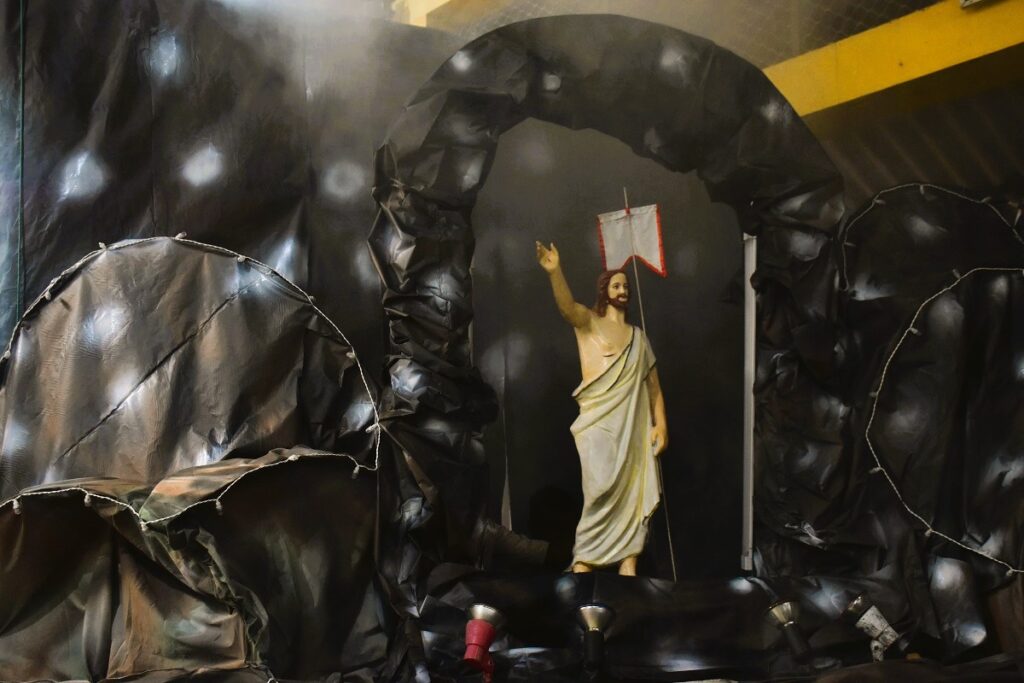 மன்னார் தூய செபஸ்தியார் பேராலயத்தில் பாதுகாப்புக்கு மத்தியில் இடம்பெற்ற ஈஸ்டர் நள்ளிரவு திருப்பலி. 16 WhatsApp Image 2025 04 20 at 10.45.21 12862255