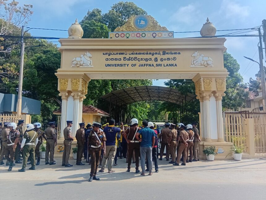 யாழ், பல்கலைக்கழகத்தில் அதிரடியாக குவிக்கப்பட்ட பொலிசார். 1 Jaffna University