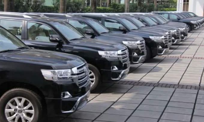 அமைச்சர்களுக்கு வழங்கப்படும் வாகன எண்ணிக்கை இரண்டாக குறைப்பு. 1 Minister Vehicles