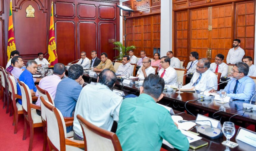 மாவட்ட ஒருங்கிணைப்புக் குழுத் தலைவர்களுடன் ஜனாதிபதி தெரிவிப்பு 1 District Committee