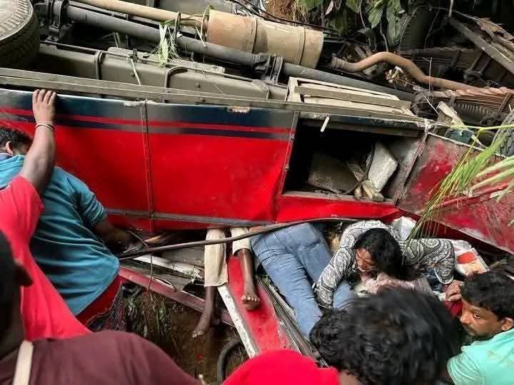 கொத்மலை பஸ் விபத்து பலியானோர் எண்ணிக்கை 15 ஆக உயர்வு 1 விபத்து