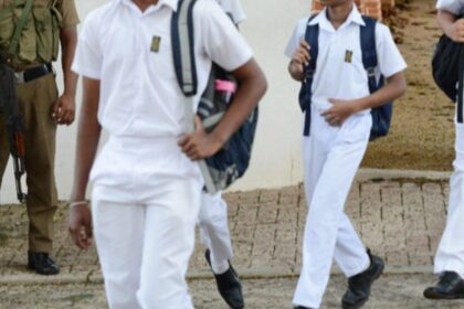 மாணவர்கள்