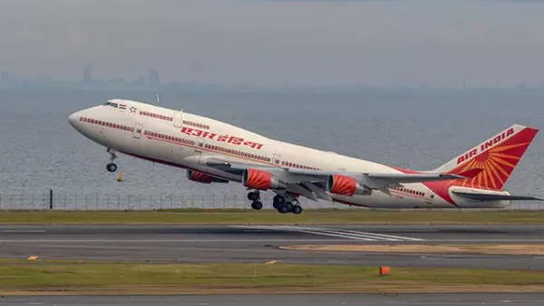 வெடிகுண்டு மிரட்டலையடுத்து அவசரமாக தரையிறக்கப்பட்ட Air India விமானம் 1 AirIndia